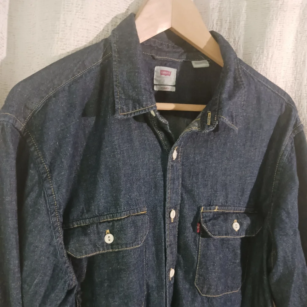 LEVI'S Dark wash denim shirt long sleeve womens large Relaxed fit - Picture 2 of 8